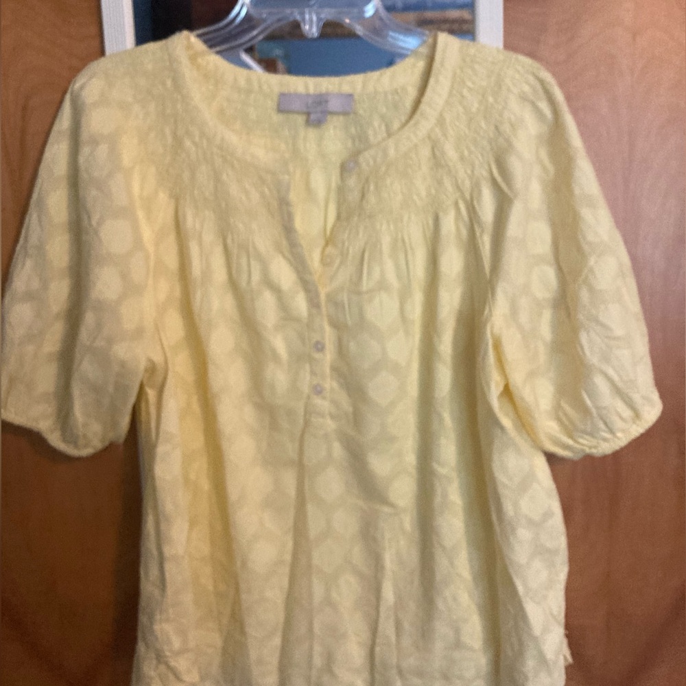 Pretty yellow Loft blouse. Excellent condition!